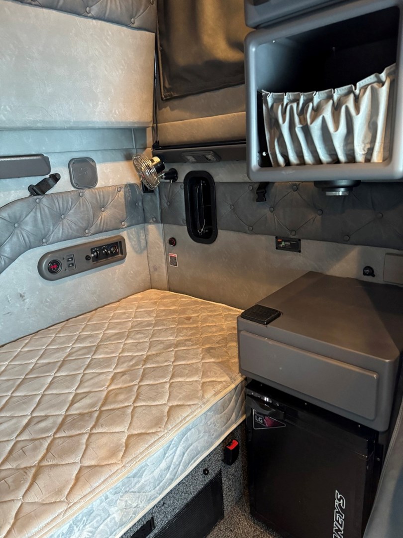 2018 MACK CXU613 - USED TRUCKS SLEEPER - image 21